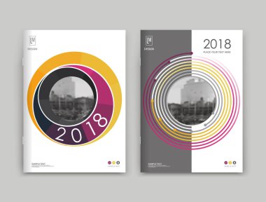Soyut a4 broşür kapağı tasarımı. Siyah metin çerçevesi yüzeyi. Şehir manzaralı yazı tipi. Başlık sayfası modeli ayarlandı. Modern vektör baş sayfası. Düz afiş dokusu. Sarı daire figürü simgesi. Yuvarlak reklam elyafı