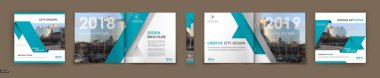 Soyut beyaz a4 broşür kapağı tasarımı. Süslü bilgi pankartı çerçevesi. Modern ilan metni. Yıllık rapor klasörü. Başlık sayfası modeli ayarlandı. Süslü baş sayfa vektörü. Şehir yazı tipi tanıtım sanatı. Mavi çizgi şekil simgesi