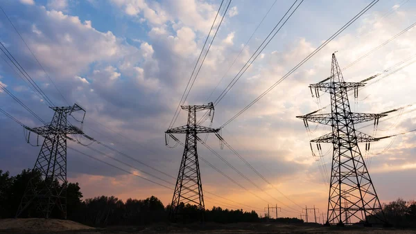 Distribution Elstation Med Kraftledningar Och Transformatorer Vid Solnedgången — Stockfoto