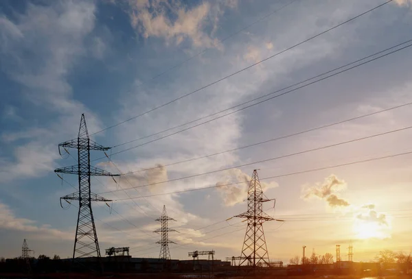 Distribuição Subestação Elétrica Com Linhas Alimentação Transformadores Pôr Sol — Fotografia de Stock