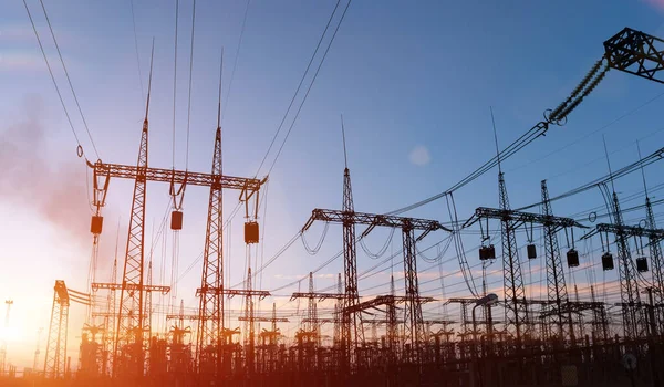 Hochspannungsleitungen Stromverteilerstation Hochspannungsmast Umspannwerk Mit Stromleitungen Und Transformatoren — Stockfoto