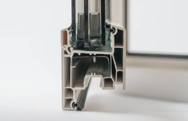 Üç kat camlı pencereler bölümü, ev yenileme konsepti