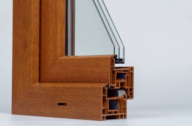 Pencere için pvc profillerinin çapraz kesiti, üç kat camlı çapraz seçim