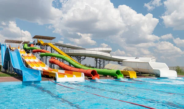 Esvaziar Toboáguas Coloridas Piscina — Fotografia de Stock