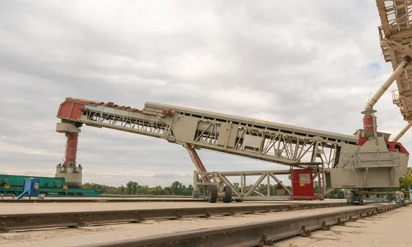 Het Laden Van Graan Een Schuit Voor Verder Transport Graan — Stockfoto