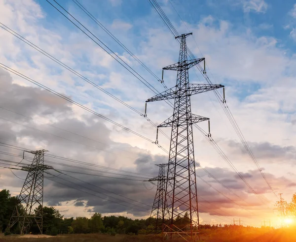 Distribuição Subestação Elétrica Com Linhas Alimentação Transformadores Pôr Sol — Fotografia de Stock