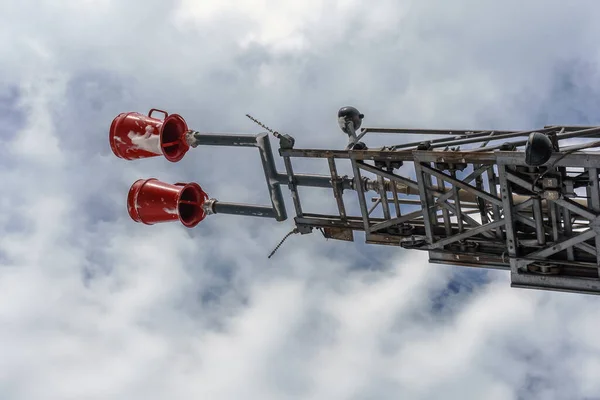 Utrustning Brandsläckning Med Skum Över Blå Himmel Släcka Bränder Industriella — Stockfoto