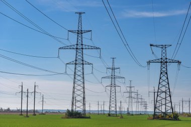 Yüksek voltajlı elektrik iletim kulesi enerji pilonu
