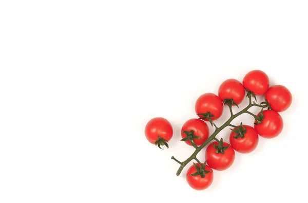 Ramo Tomates Cereja Vermelhos Fundo Branco Verdura Pequena Suculenta Rica — Fotografia de Stock