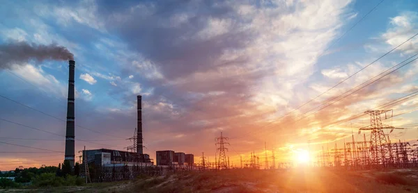 Centrais Térmicas Linhas Eléctricas Durante Pôr Sol — Fotografia de Stock