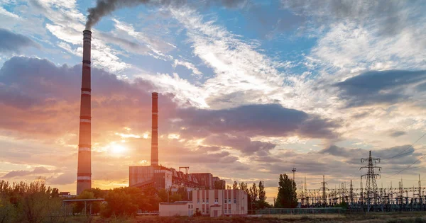 Distribuição Subestação Elétrica Com Linhas Alimentação Transformadores Pôr Sol — Fotografia de Stock