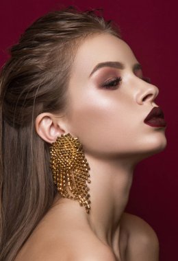 Stüdyoda genç manken çekimi