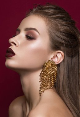 Stüdyoda genç manken çekimi