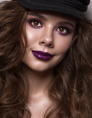 Stüdyoda genç manken çekimi