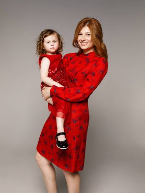 Kızı ile anne stüdyoda bir sevinç zaman var