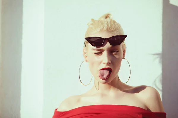 Vacker Blond Kvinna Närbild Porträtt — Stockfoto