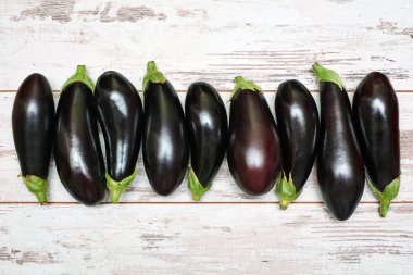  taze çekilmiş patlıcan