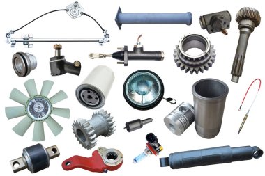 Beyaz arka planda yedek parça arabası var. Mağaza veya sonraki pazar için pek çok izole öge ile ayarla