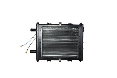 Beyaz arka planda izole edilmiş araba radyatör ısıtıcısı. ar parçaları.