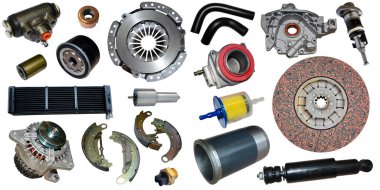 Beyaz arka planda yedek parça arabası var. Mağaza veya sonraki pazar için pek çok izole öge ile ayarla.