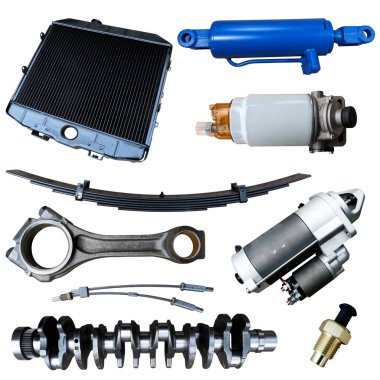 Beyaz arka planda yedek parça arabası var. Mağaza veya sonraki pazar için pek çok izole öge ile ayarla