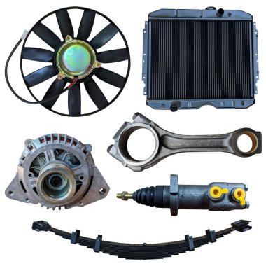 Beyaz arka planda yedek parça arabası var. Mağaza veya sonraki pazar için pek çok izole öge ile ayarla