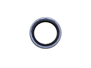 İzole edilmiş beyaz arka planda yeni bir araba krank mili yağı mührü. Yedek parçalar.