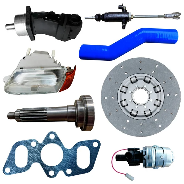 Beyaz arka planda yedek parça arabası var. Mağaza veya sonraki pazar için pek çok izole öge ile ayarla