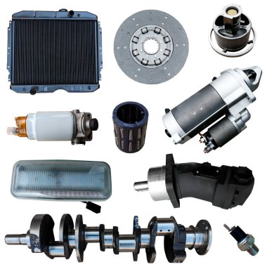 Beyaz arka planda yedek parça arabası var. Mağaza veya sonraki pazar için pek çok izole öge ile ayarla