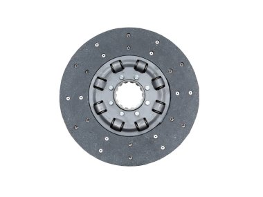 İzole edilmiş beyaz arka planda yeni bir debriyaj diski. Yedek parçalar.