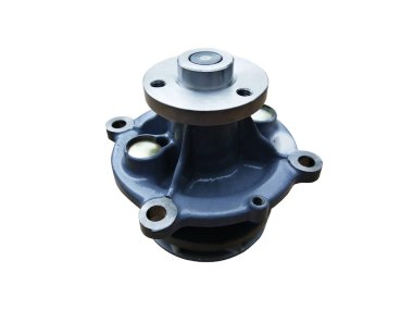 Beyaz arka planda izole edilmiş yeni bir su pompası. Yedek parçalar.