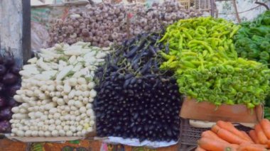 Güzel sebze pazarı vitrinde