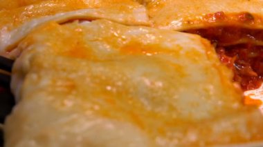 Süper yakın çekim lezzetli lazanya parçası