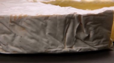 Bree peynir kafa ile oyulmuş sektör Close-up