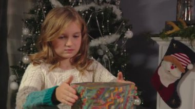 Kız açılış kutuları ile hediye