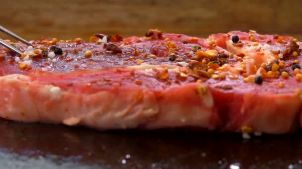 Closeup of a steak hissing and frying on a grill — Stock Video