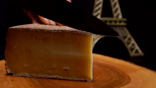 Knife cuts a thin slice of hard cheese — Stock Video