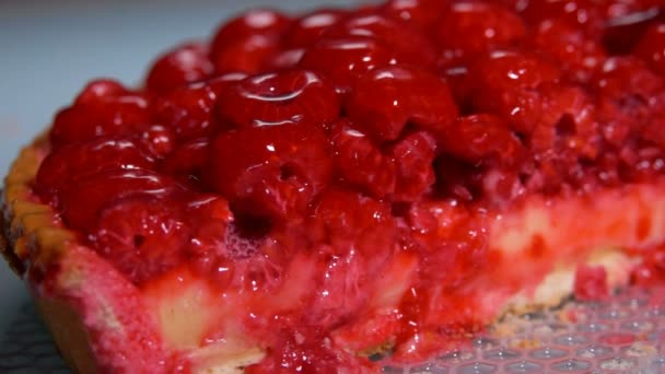 Sliced raspberry pie with jelly on the table. — Stock Video