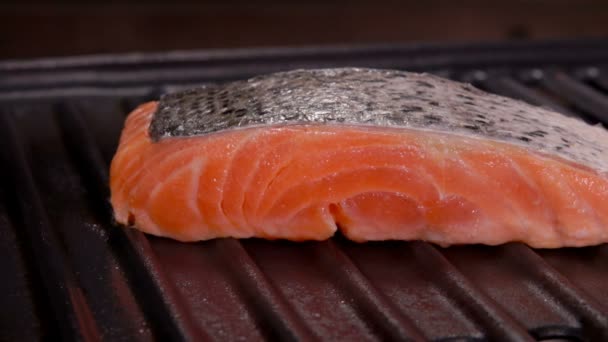 Cook cooks steak raw salmon fillet — Stock Video