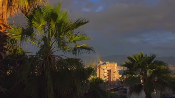 Úžasný pohled na rainbow na izraelské město Ejlat — Stock video