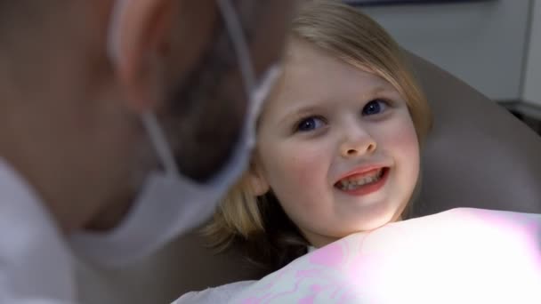 Little cute girl smiles at the dentist — Stock Video