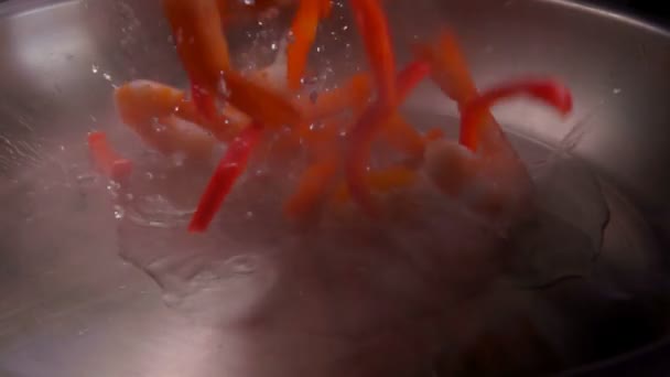 Shrimps and red pepper fall into the steel pan — Stock Video