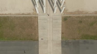Fransa 'da on iki sütunun modern mimari yeri