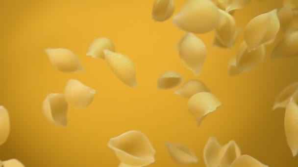 Pastas secas Conchiglie rigate volando diagonalmente sobre un fondo amarillo — Vídeos de Stock