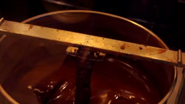 Melted chocolate is mixed in the confectionary mixer at the chocolate workshop — Stock Video