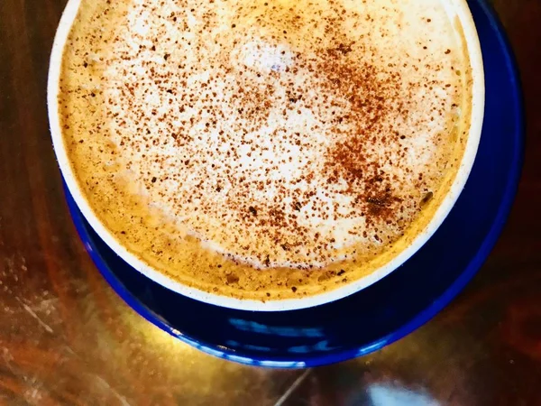 Una Taza Café Capuchino Con Chispas Chocolate — Foto de Stock