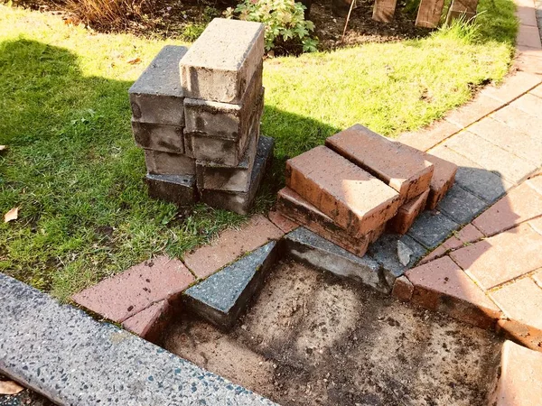 Bakımı ve eski bir tuğla driveway oluşturmak yoluyla 