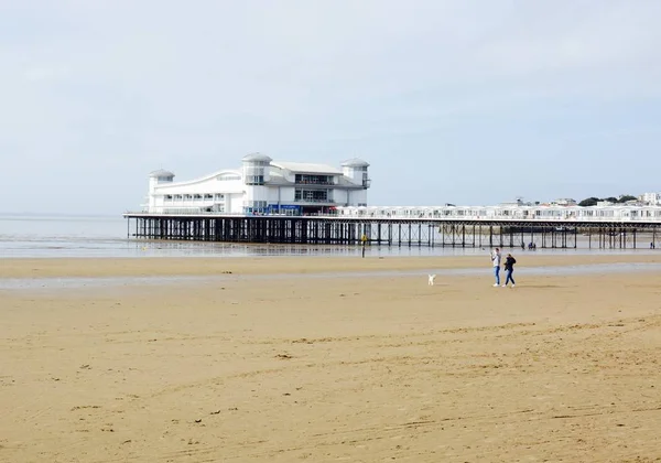 Weston Super Mare March 2018 Grand Pier Beach Tide Out — стоковое фото