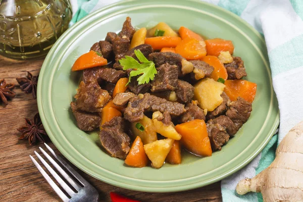 Kızarmış dana Döş ve havuç patates