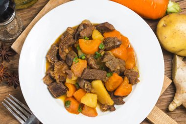 Kızarmış dana Döş ve havuç patates